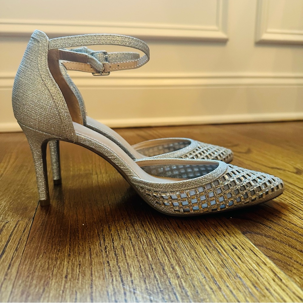 Kelly & Katie Heals with a Beautiful Sparkly Crystal Design. Like new. Size 9.5. - Picture 3 of 10